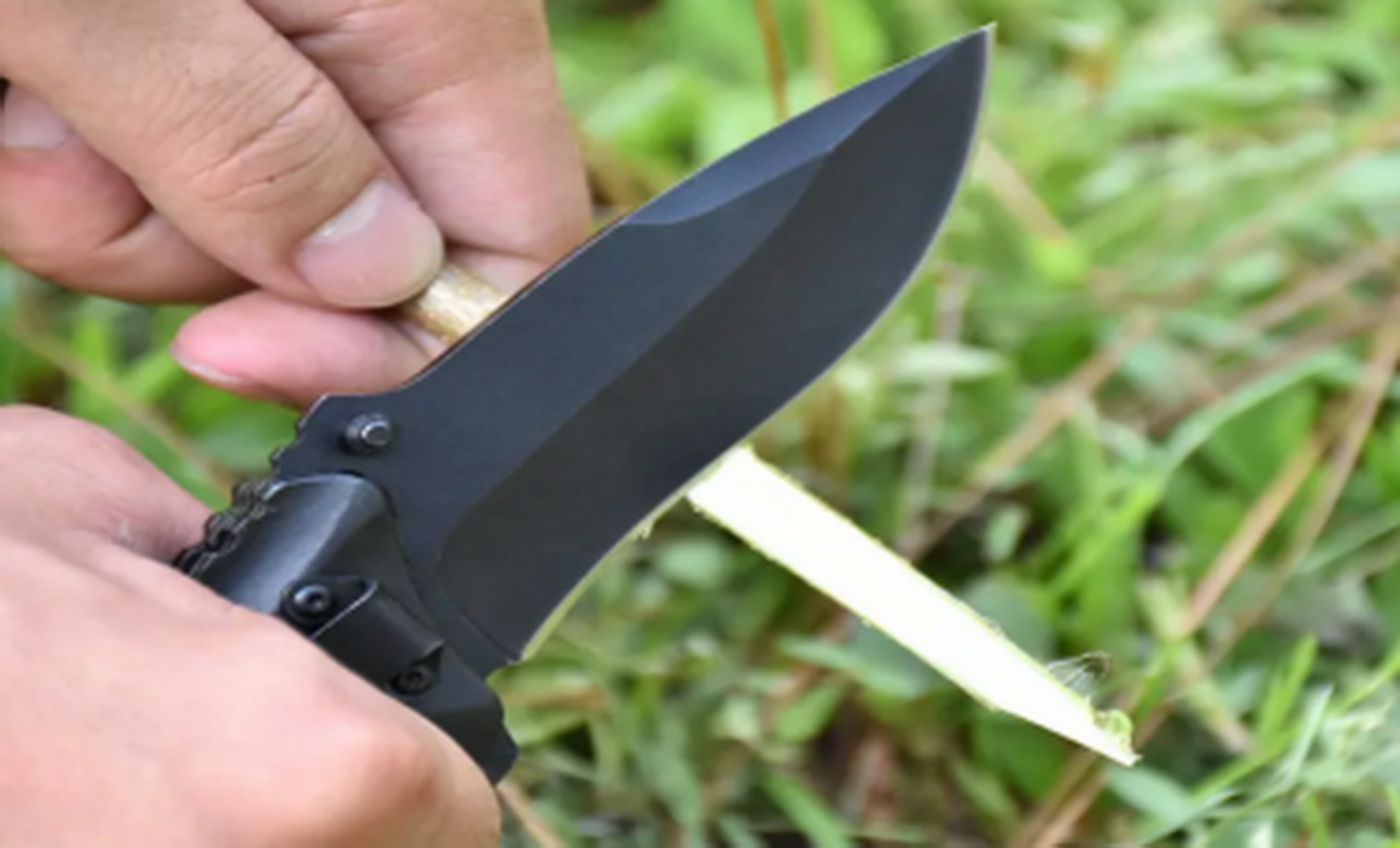 Knife Is An Important Part Of Outdoor Family Education