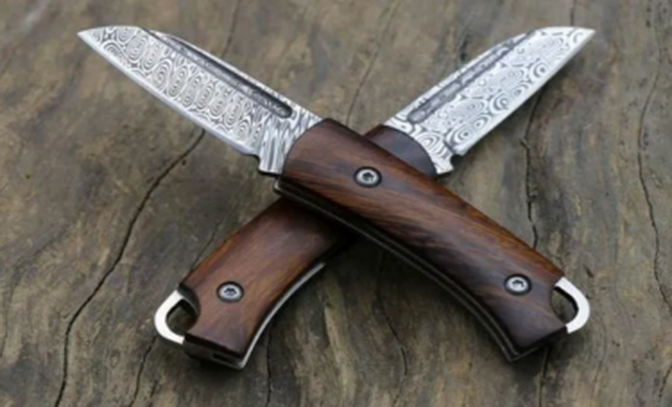 What are the advantages of Damascus outdoor knife?