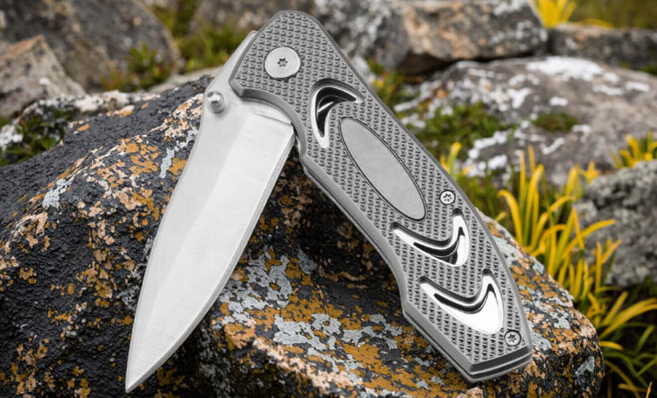 Outdoor knife modification: Wrap umbrella cord around the handle, replace the sheath to enhance practicality