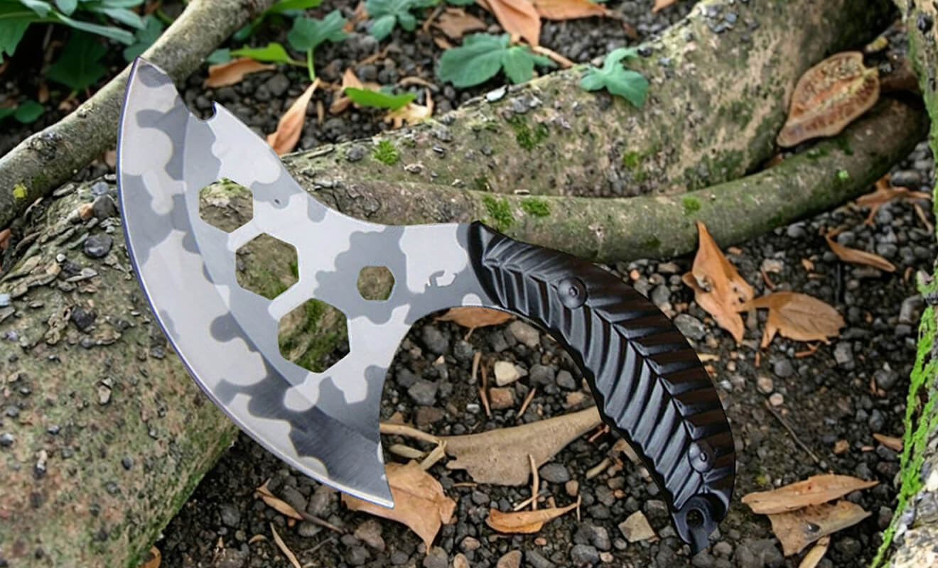 Tactical Curved-Edge Axe: The Hardcore Pathbreaker Through the Jungle